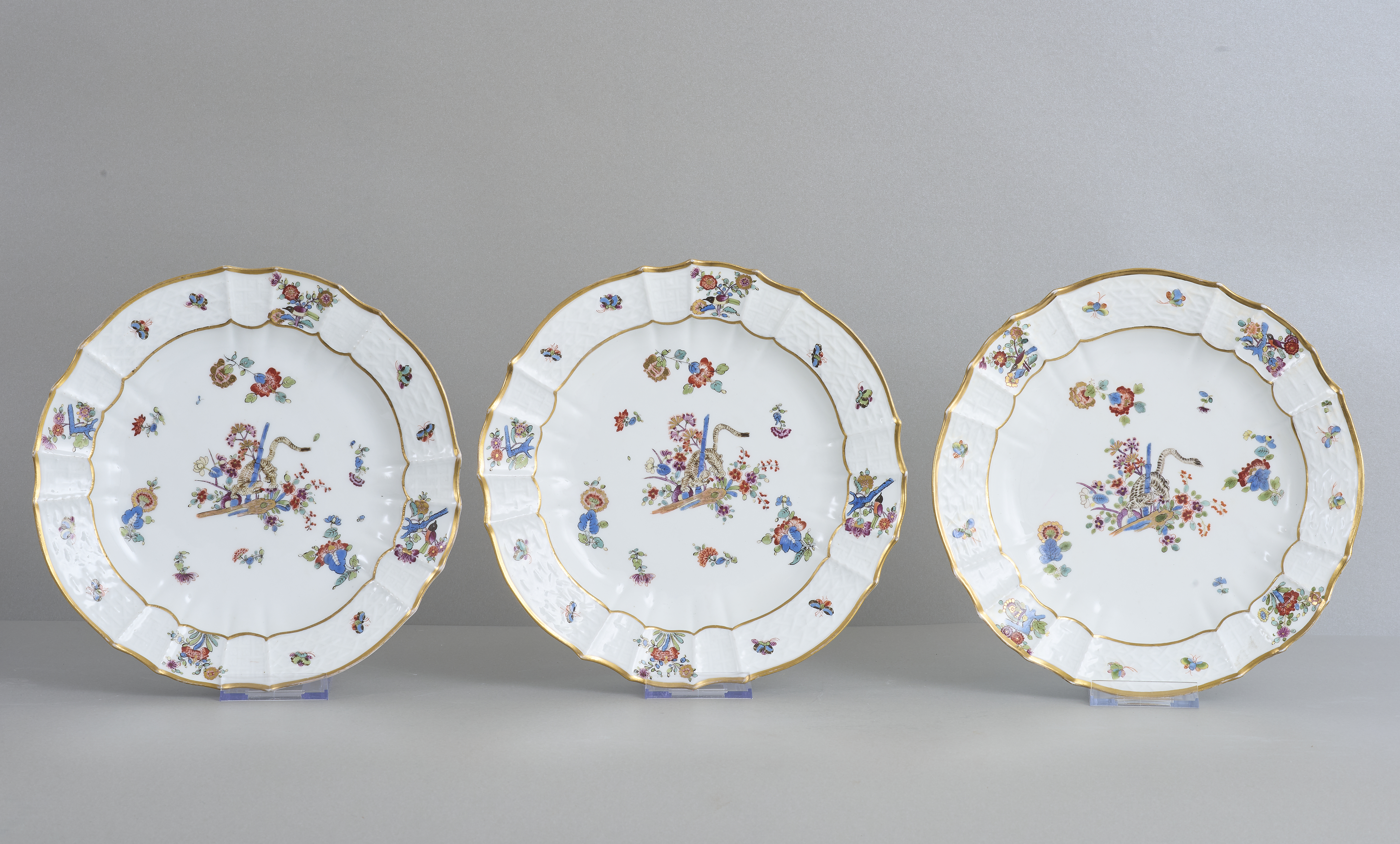 3 Teller Meissen Gelber Löwe, 18. Jhdt. 3 Teller Meissen Gelber Löwe, 18. Jhdt.