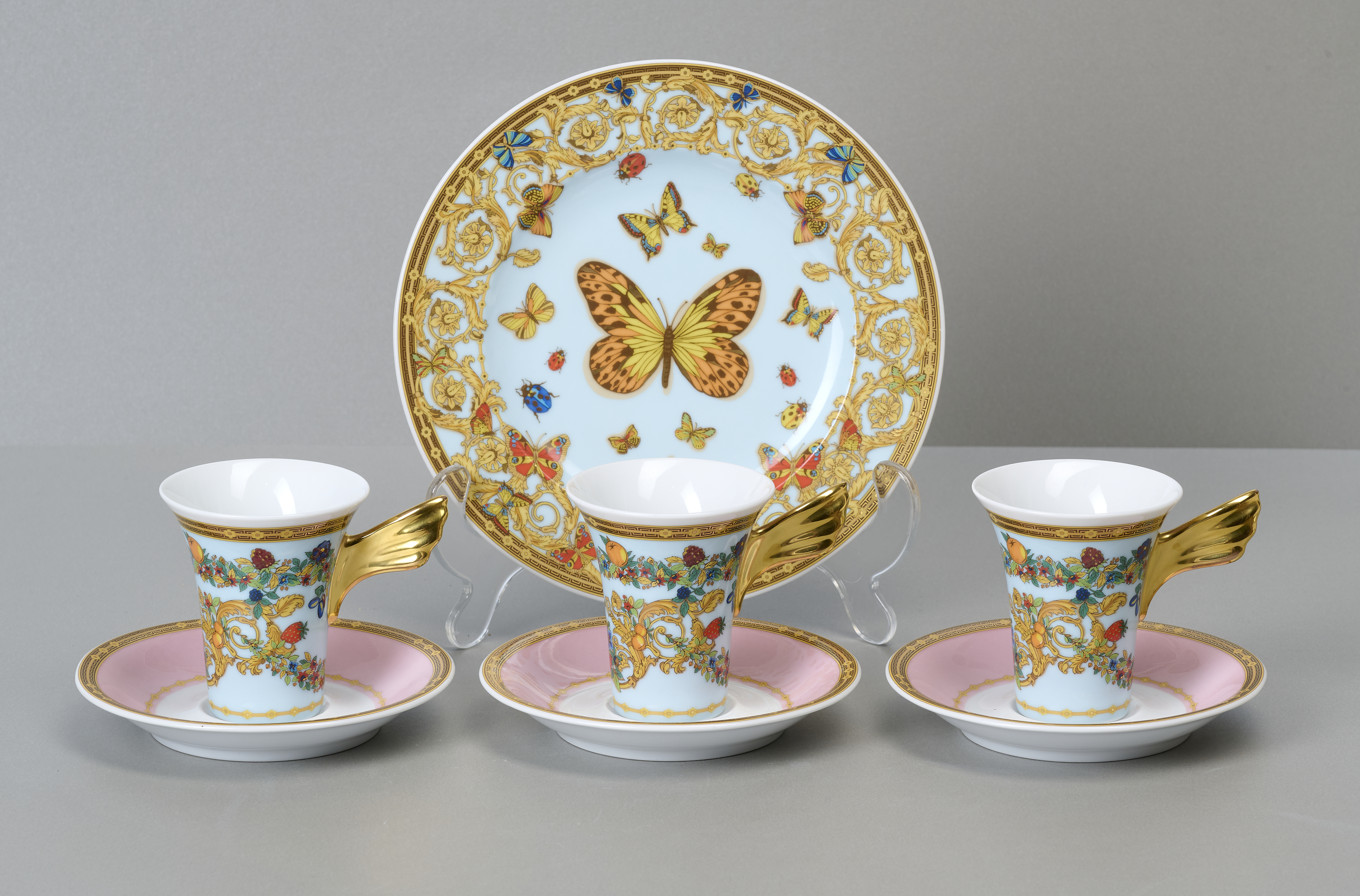 Rosenthal Versace Ikarus, Le Jardin des Papillons, 1 Teller und 3 Mokkagedecke Rosenthal Versace Ikarus, Le Jardin des Papillons, 1 Teller und 3 Mokkagedecke