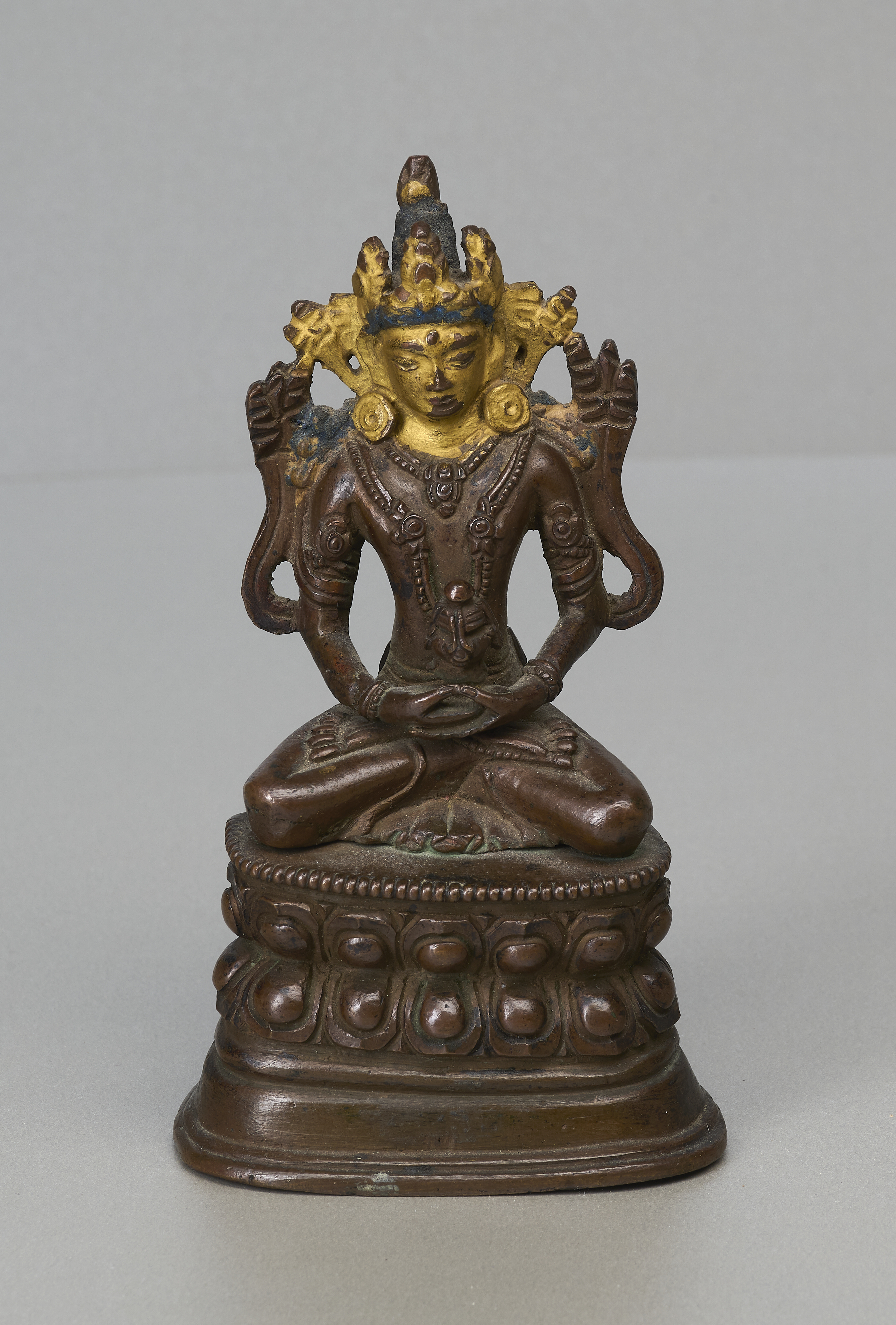 Bronze Buddhaskulptur Tibet, 18. Jhdt., teilvergoldet Bronze Buddhaskulptur Tibet, 18. Jhdt., teilvergoldet