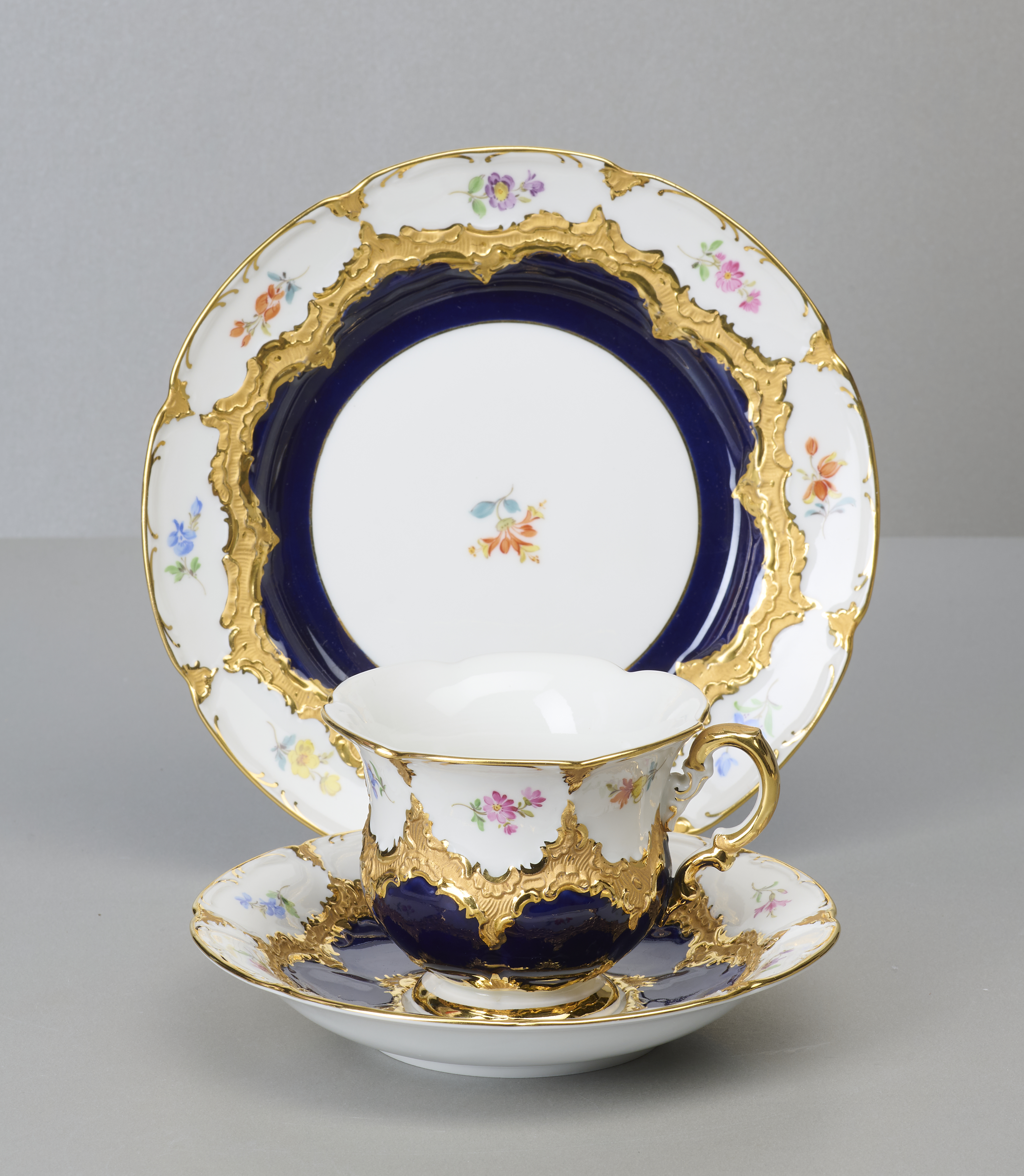 Meissen B-Form Kaffeegedeck, kobaltblau, Streublume, 1. Wahl Meissen B-Form Kaffeegedeck, kobaltblau, Streublume, 1. Wahl