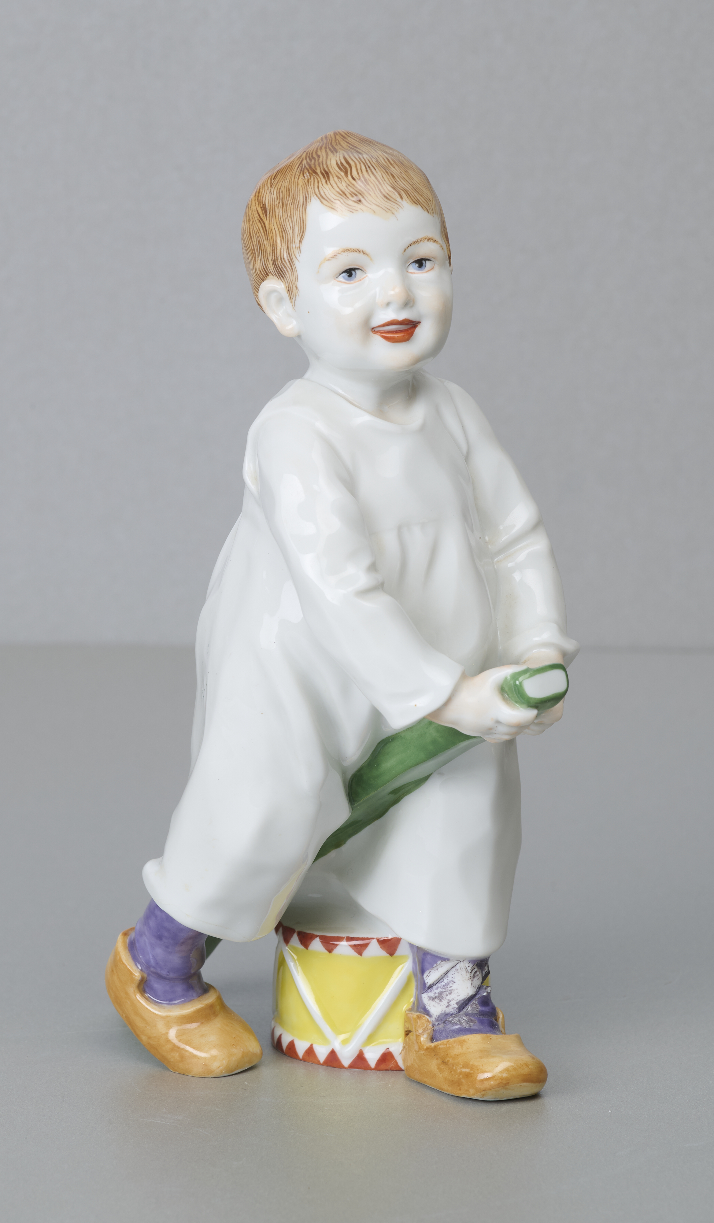 Meissen, Hentschelkind mit Stecken und Trommel Meissen, Hentschelkind mit Stecken und Trommel