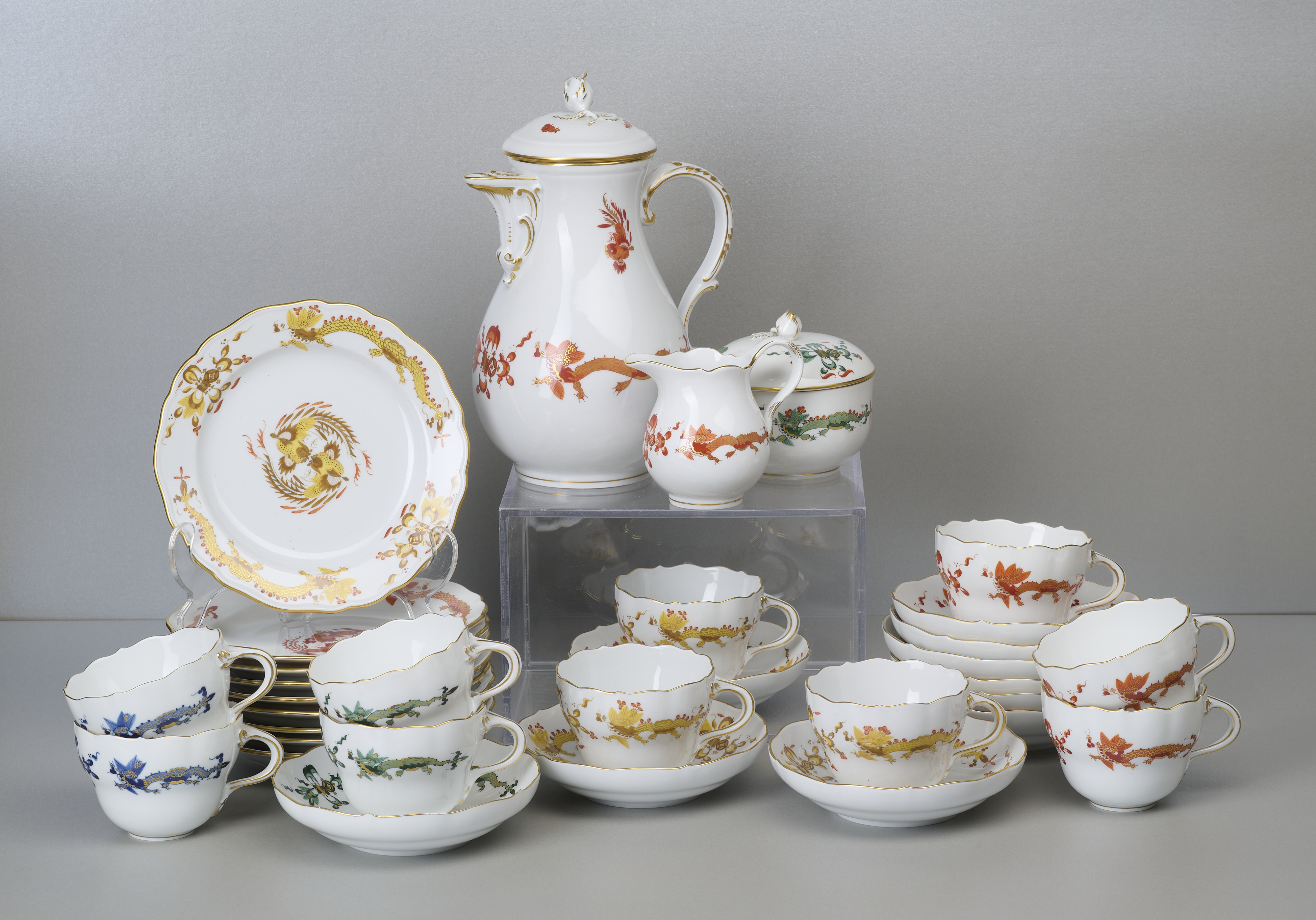 Meissen Kaffeeservice für 10 Personen, Hofdrache mehrfarbig, 1. Wahl Meissen Kaffeeservice für 10 Personen, Hofdrache mehrfarbig, 1. Wahl