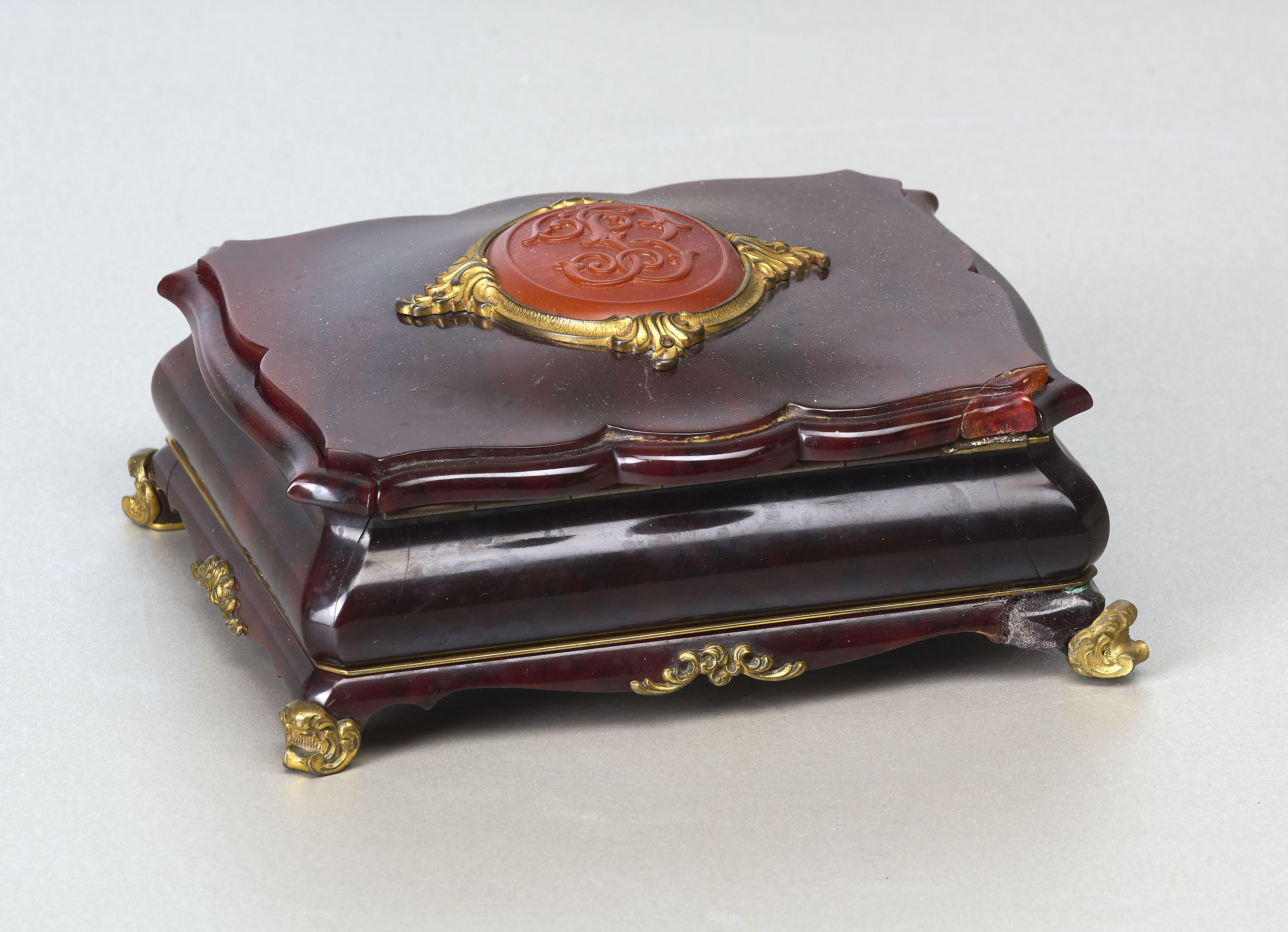 Schmuckschatulle Bernstein 18./19. Jhdt. mit Bronzemontierung Schmuckschatulle Bernstein 18./19. Jhdt. mit Bronzemontierung