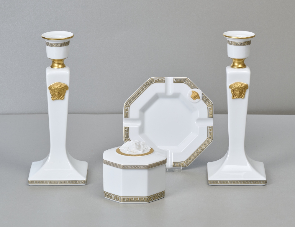 Rosenthal Versace Ikarus, Medaillon Meandre d´or, 2 Leuchter, Deckeldose, Aschenbecher Rosenthal Versace Ikarus, Medaillon Meandre d´or, 2 Leuchter, Deckeldose, Aschenbecher