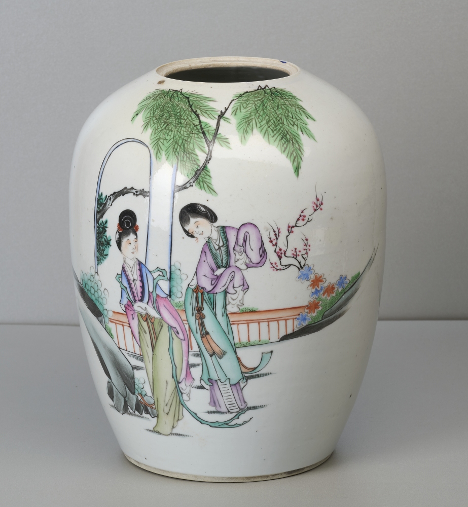 Chinesische Porzellanvase, 19. Jhdt., Deckel fehlt Chinesische Porzellanvase, 19. Jhdt., Deckel fehlt