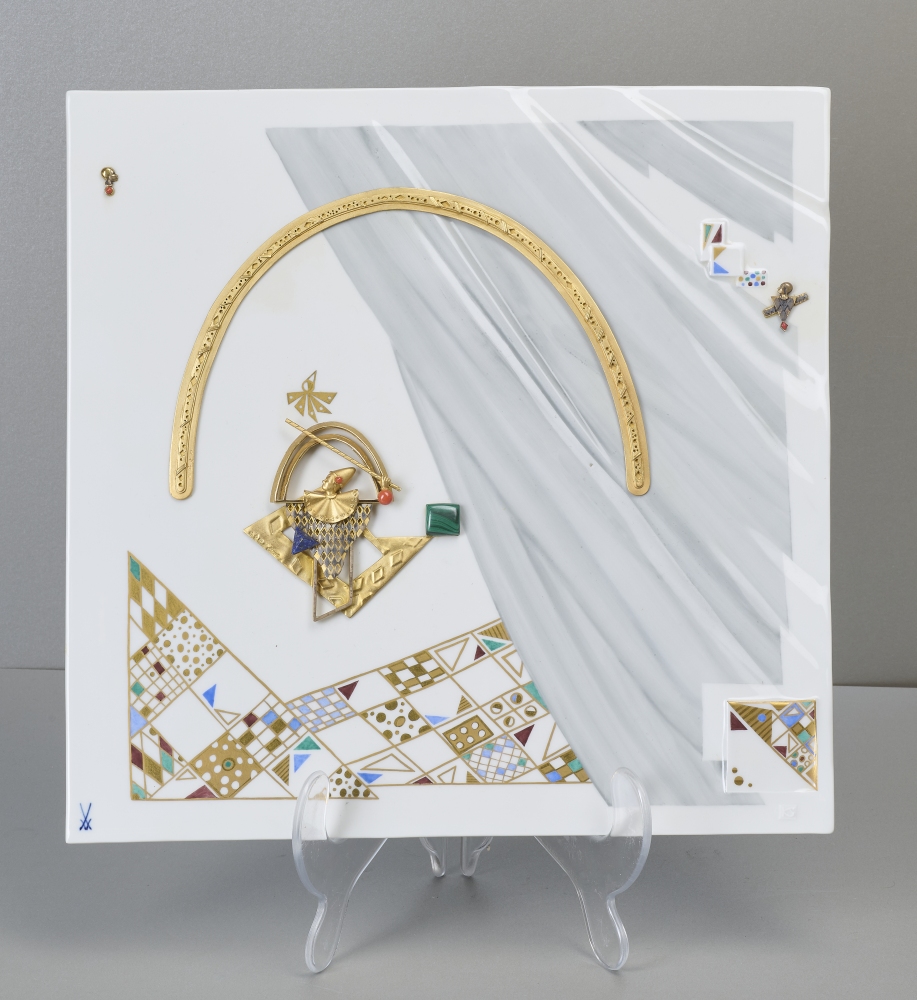 Großes Meissen Wandobjekt, Le Grand, aus der Serie Le Jeune Harlekin Großes Meissen Wandobjekt, Le Grand, aus der Serie Le Jeune Harlekin