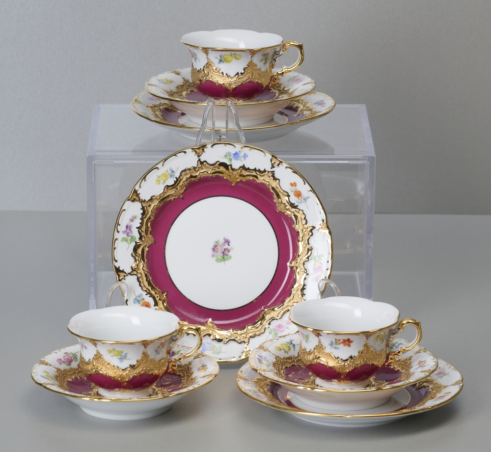 Meissen B-Form 3 Mokkagedecke, purpur, Streublume, 1. Wahl