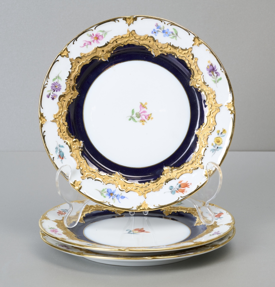 Meissen B-Form 3 Kuchenteller, kobaltblau, Streublume, 1. Wahl