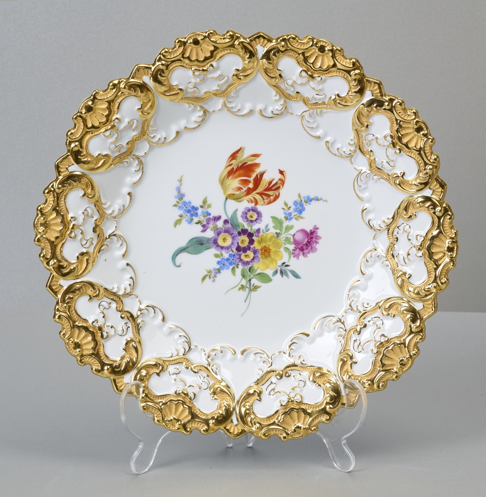 Meissen Prunkteller mit Muschelornamenten, 1. Wahl