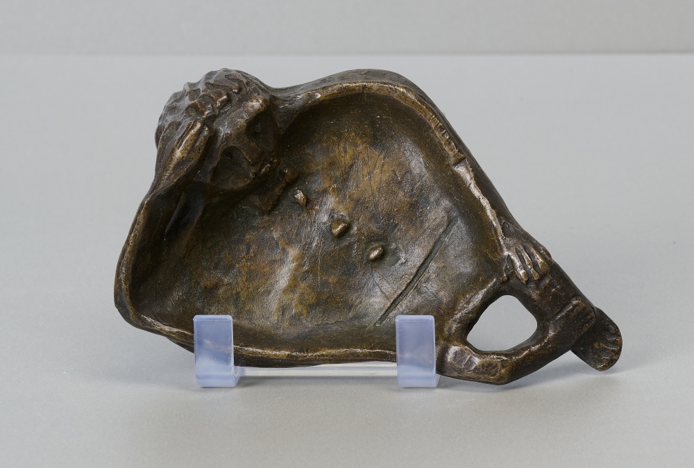 Skulptur in Form einer Schale