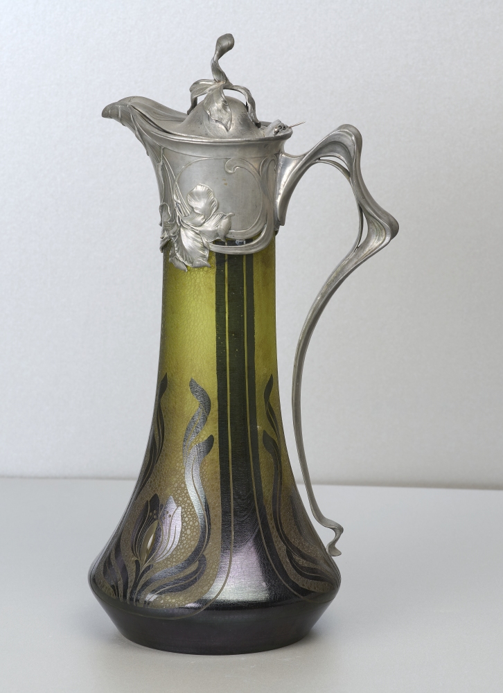 Jugendstil Glaskaraffe mit Zinnmontierung Jugendstil Glaskaraffe mit Zinnmontierung