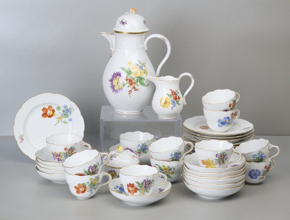 Meissen Kaffeeservice für 12 Personen, Neubrandenstein, Blumenmalerei Meissen Kaffeeservice für 12 Personen, Neubrandenstein, Blumenmalerei