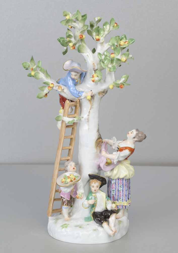 Meissenfigur Apfelernte, 1. Wahl Meissenfigur Apfelernte, 1. Wahl