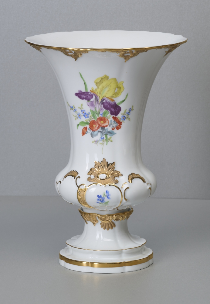 Große Meissen Prunkvase mit Blumenmalerei, 1. Wahl Große Meissen Prunkvase mit Blumenmalerei, 1. Wahl