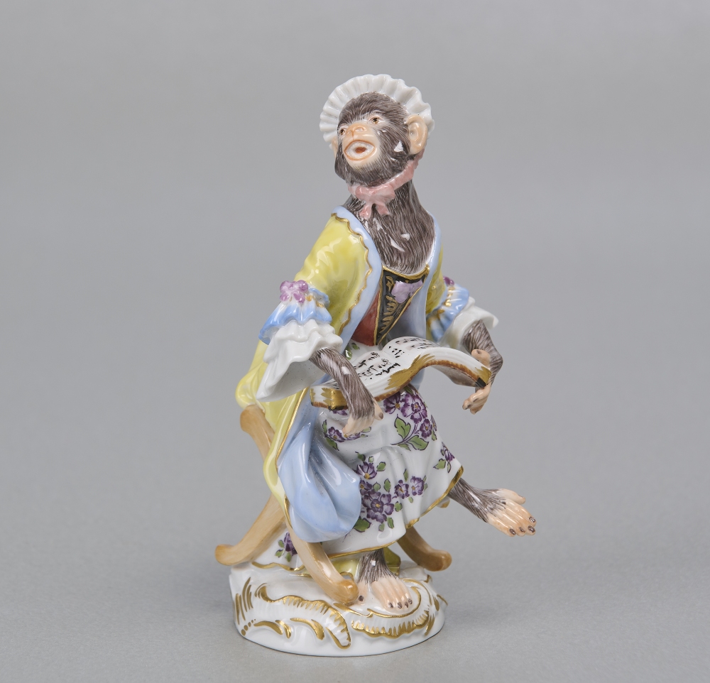 Meissenfigur, Affenkapelle, Sängerin mit gelbem Kleid, 1. Wahl Meissenfigur, Affenkapelle, Sängerin mit gelbem Kleid, 1. Wahl